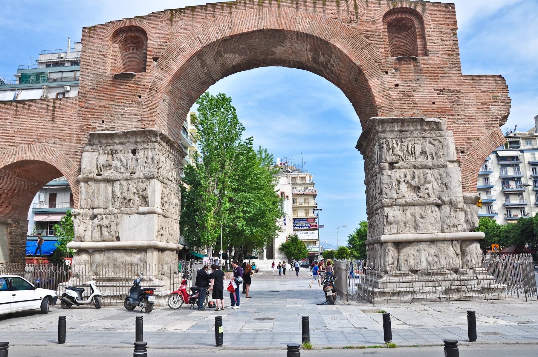Arch of Galerius 2
