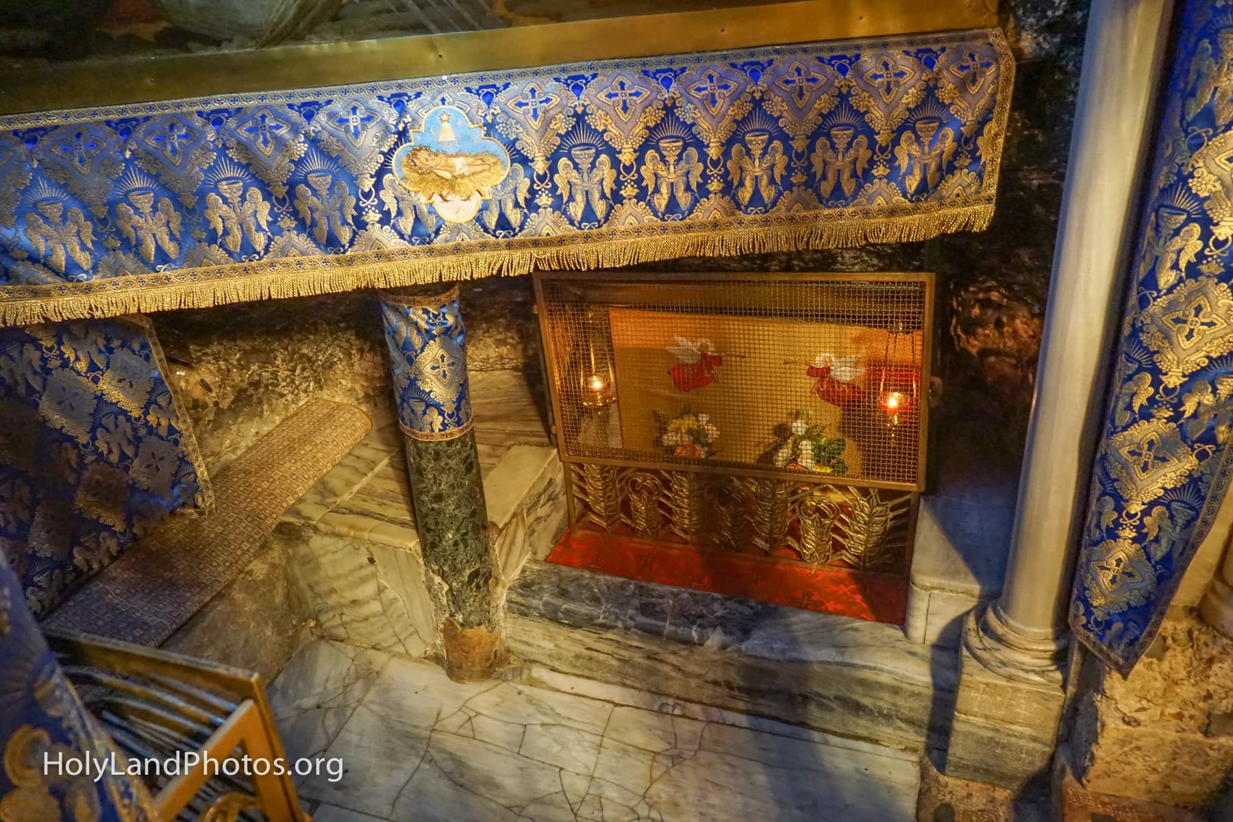 Grotto Manger