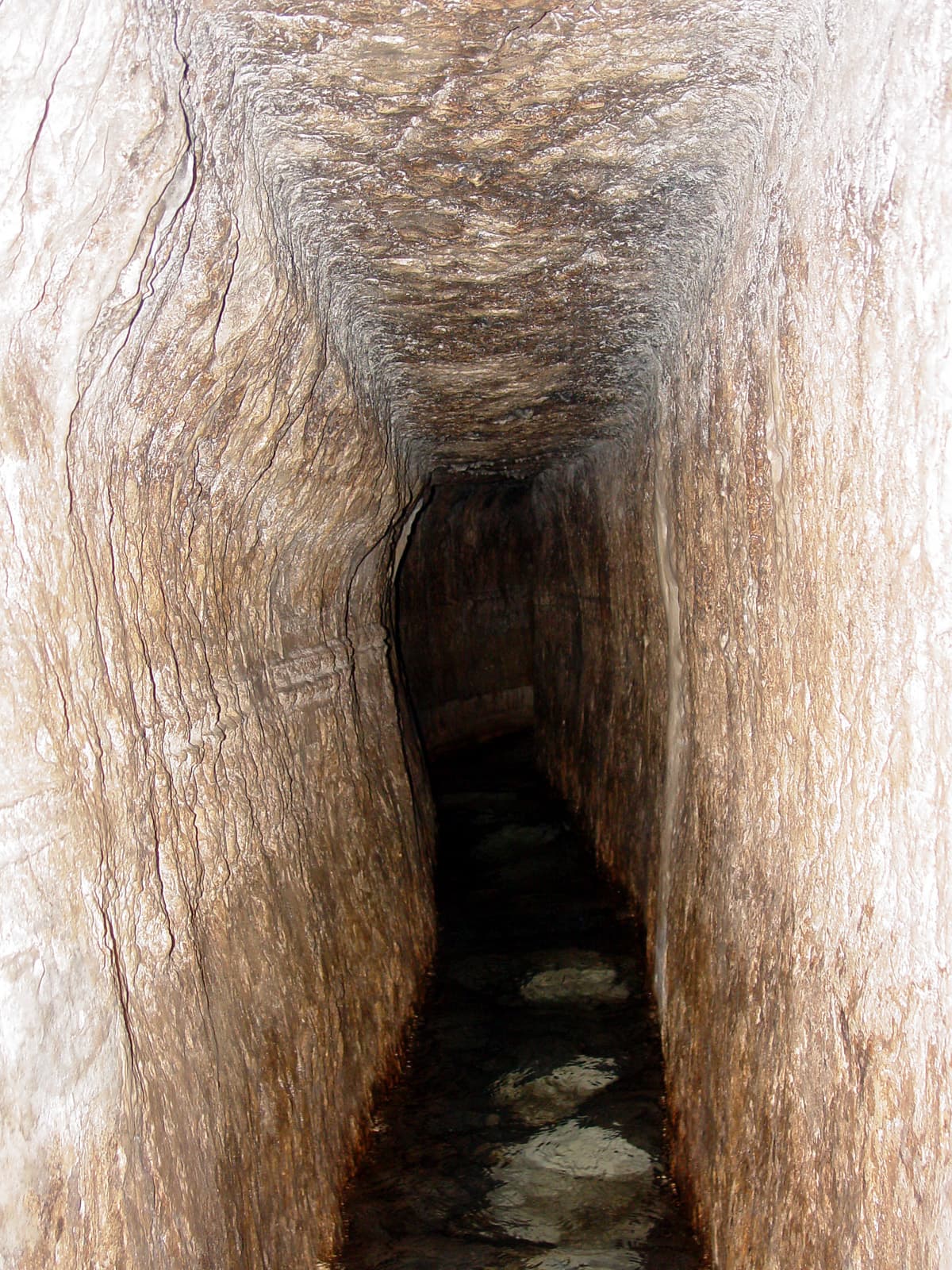 Tunnel 1