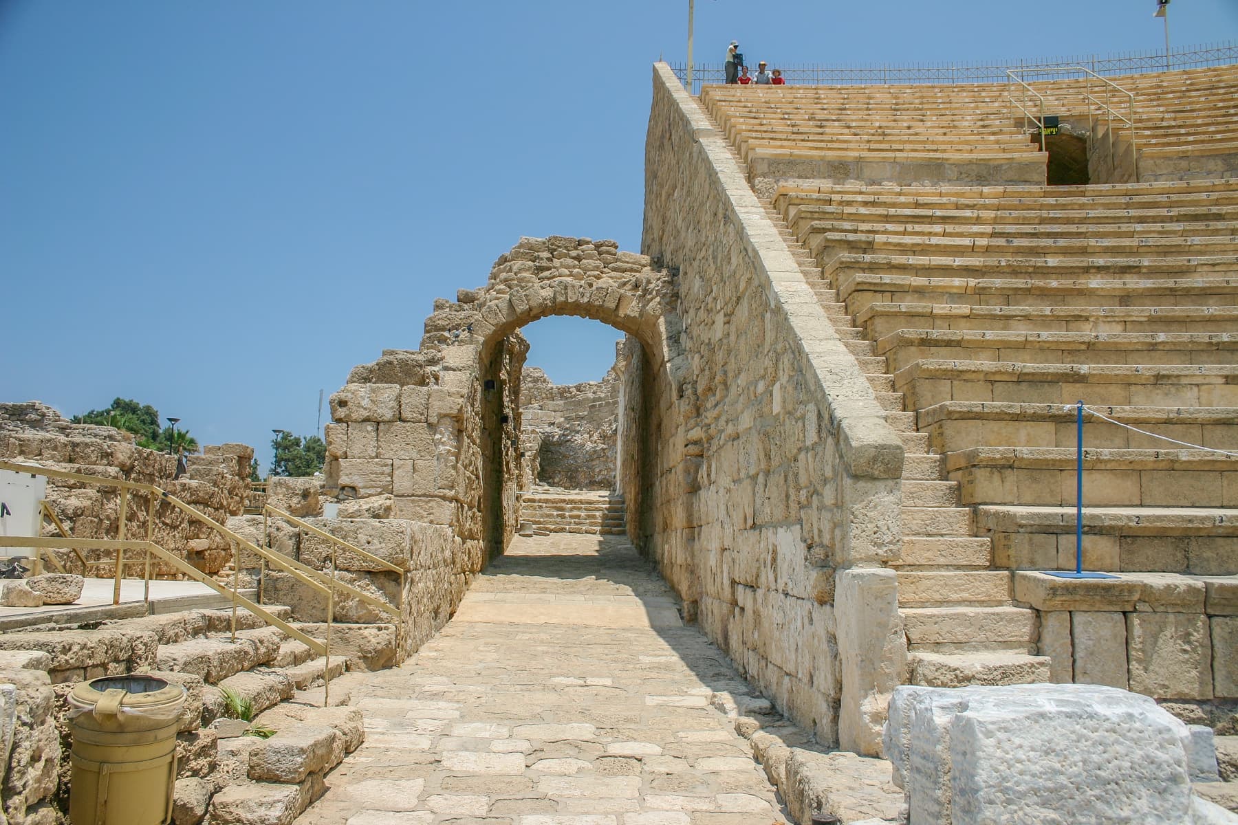 Entrance/Parodos