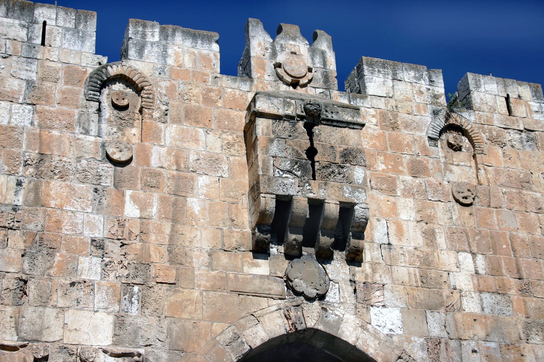 Lion's Gate (Machicolation)