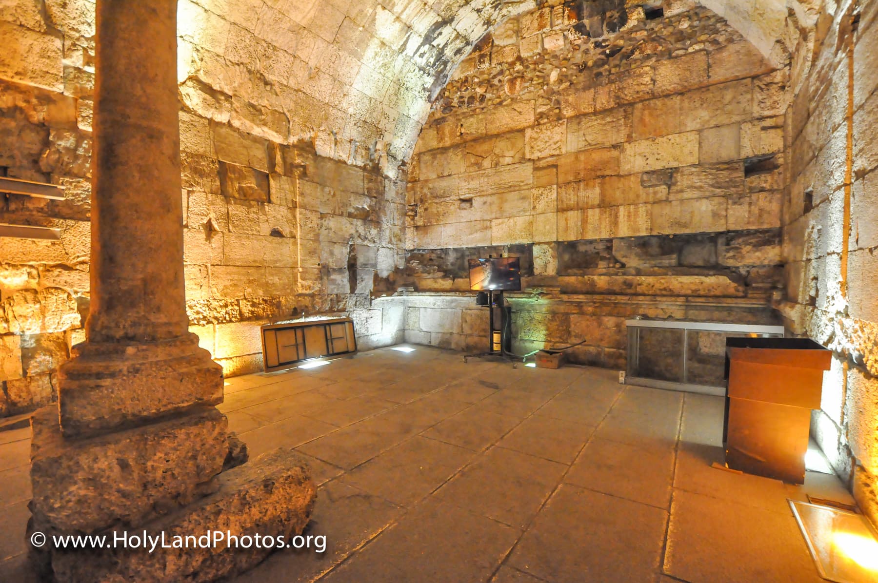 Monumental Hall 1