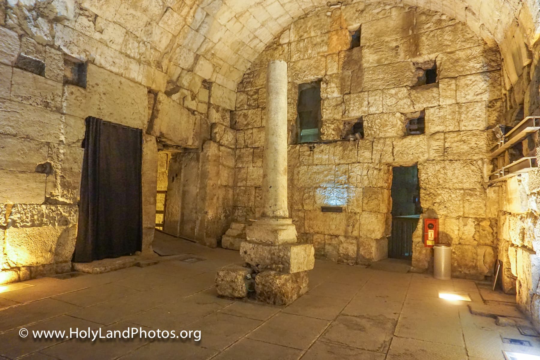 Monumental Hall 3
