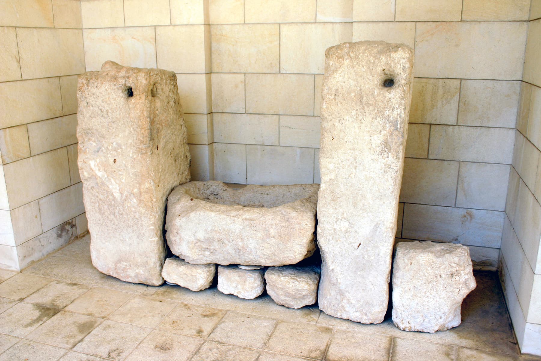Manger and Pillars