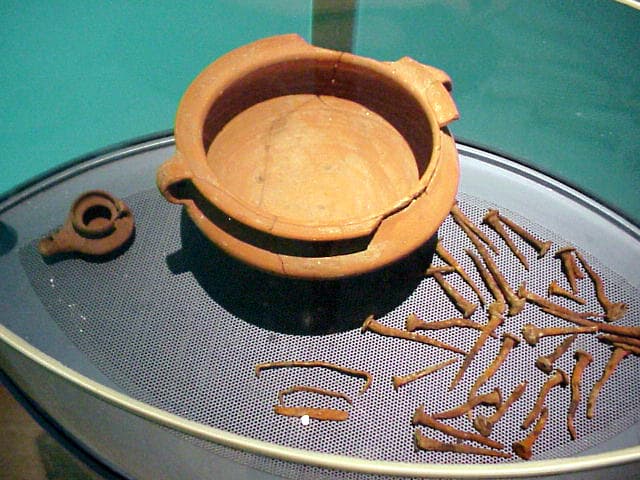 Pots & Nails