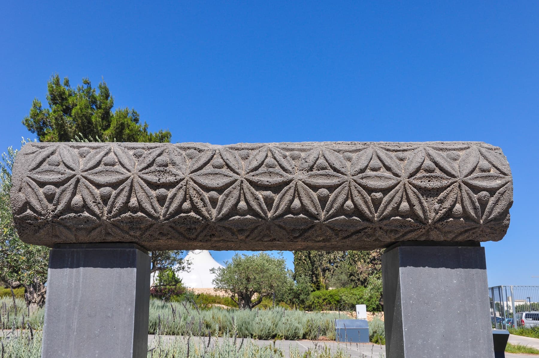 Geometric Lintel