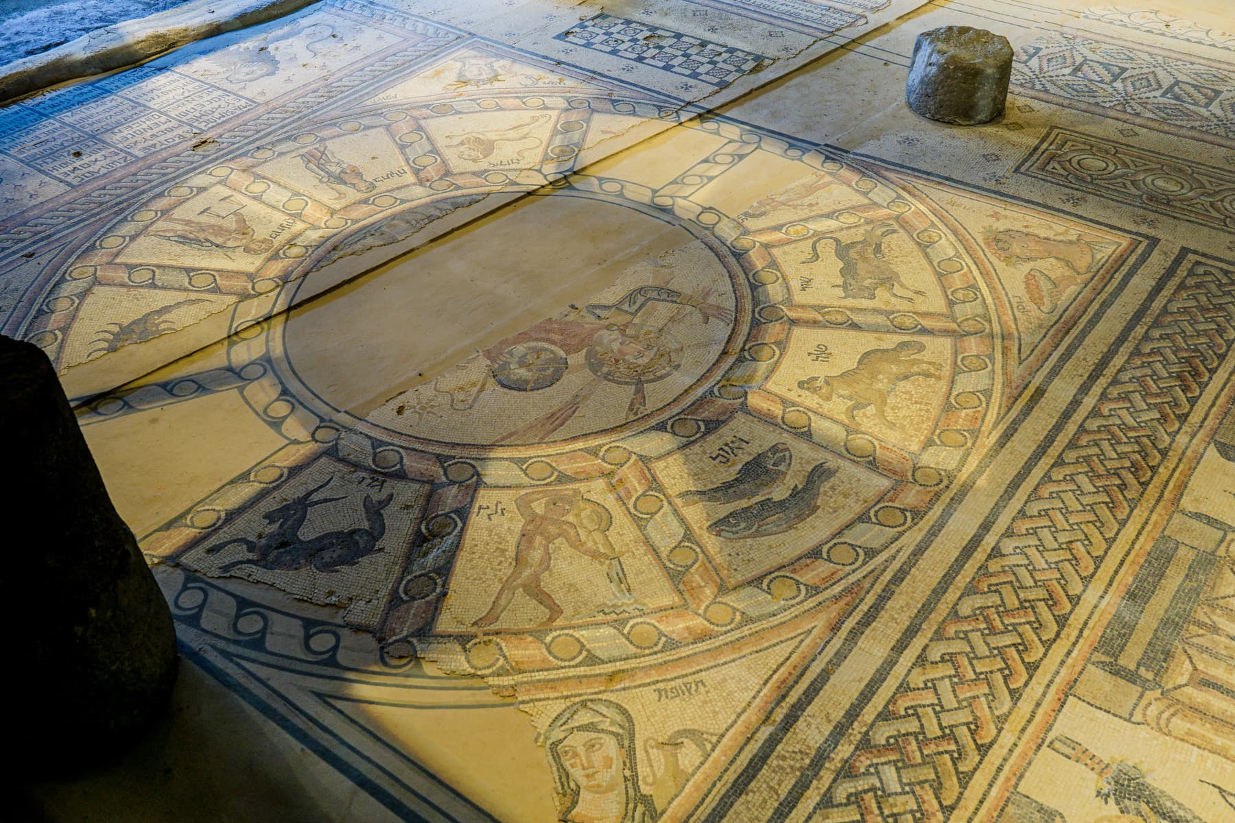 Synagogue Zodiac 2