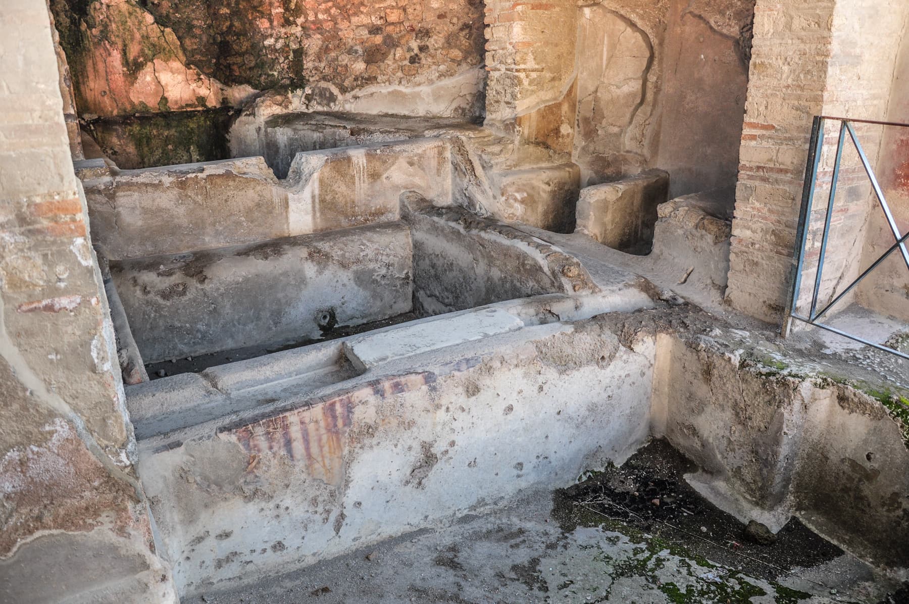 Fullonica Processing Tubs 2
