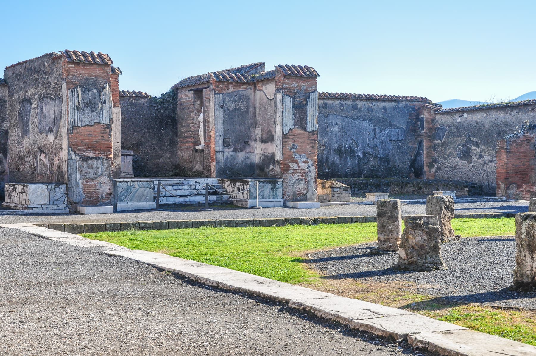 Macellum East