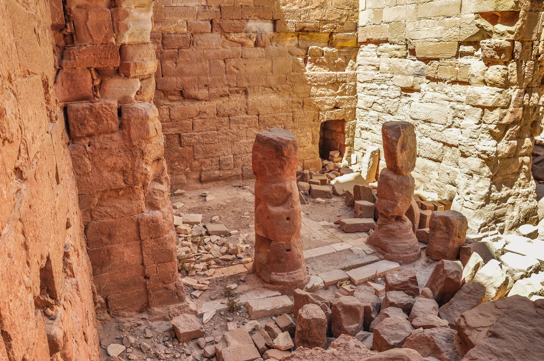 Qasr al-Bint East Cult Room