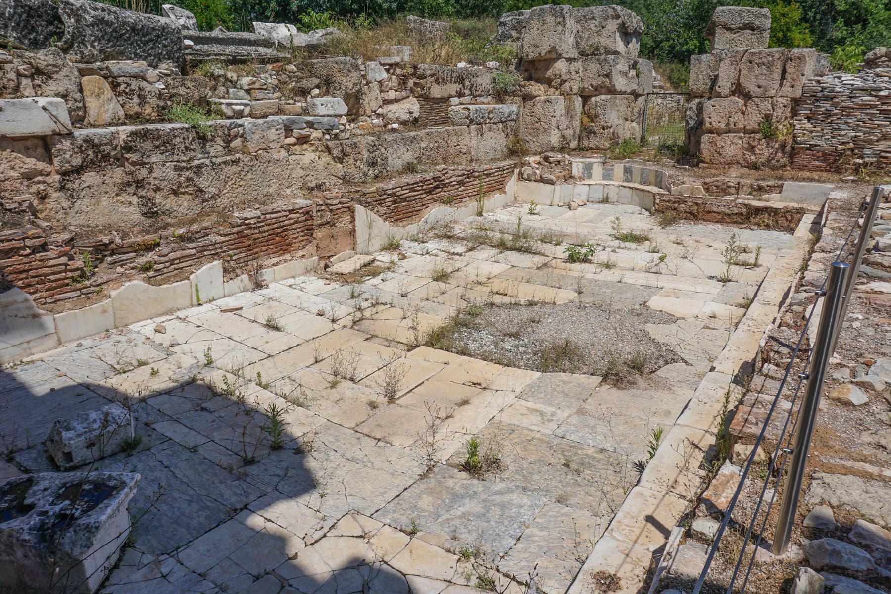 Tepidarium (medium hot room)