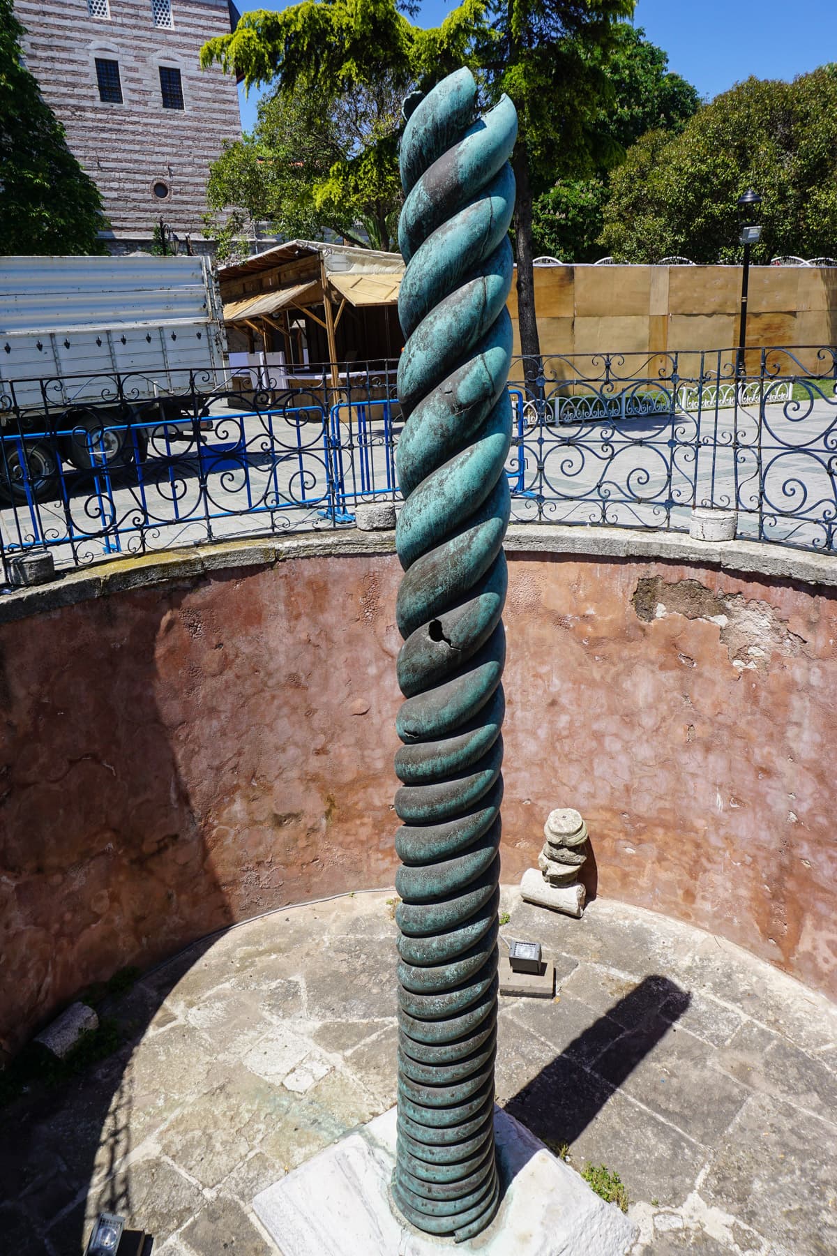 Serpentine Column Detail