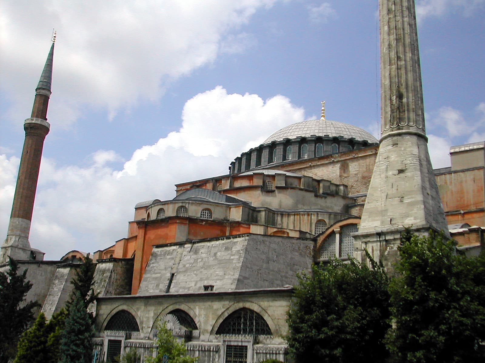 Exterior 3
