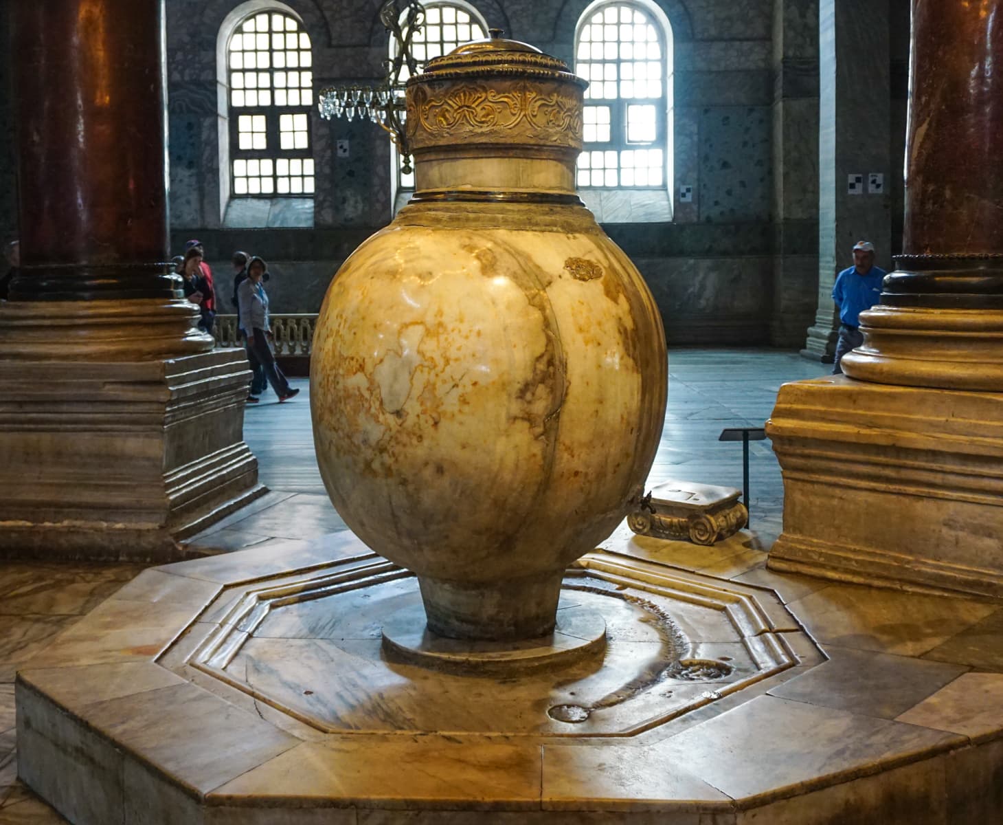 Urn 1