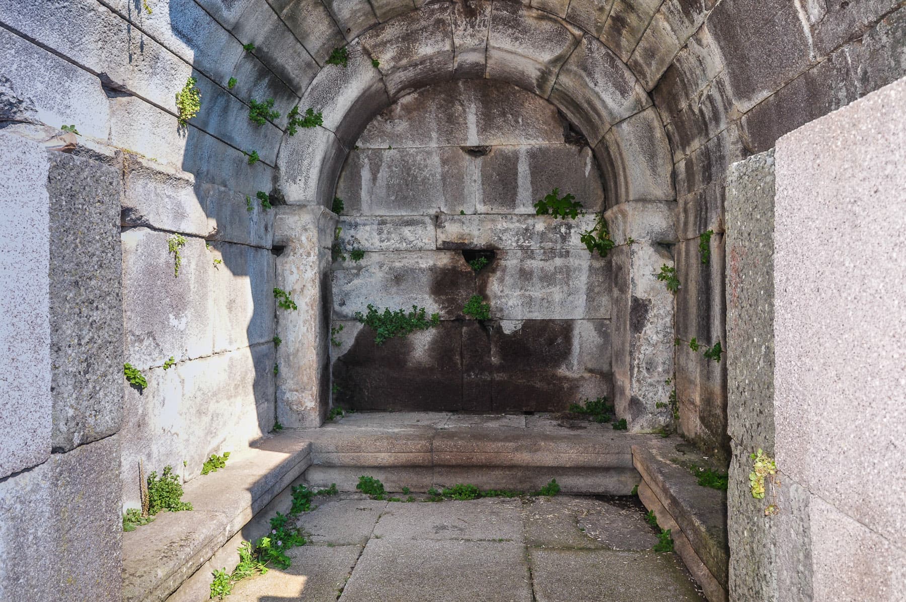 Monumental Tomb 3