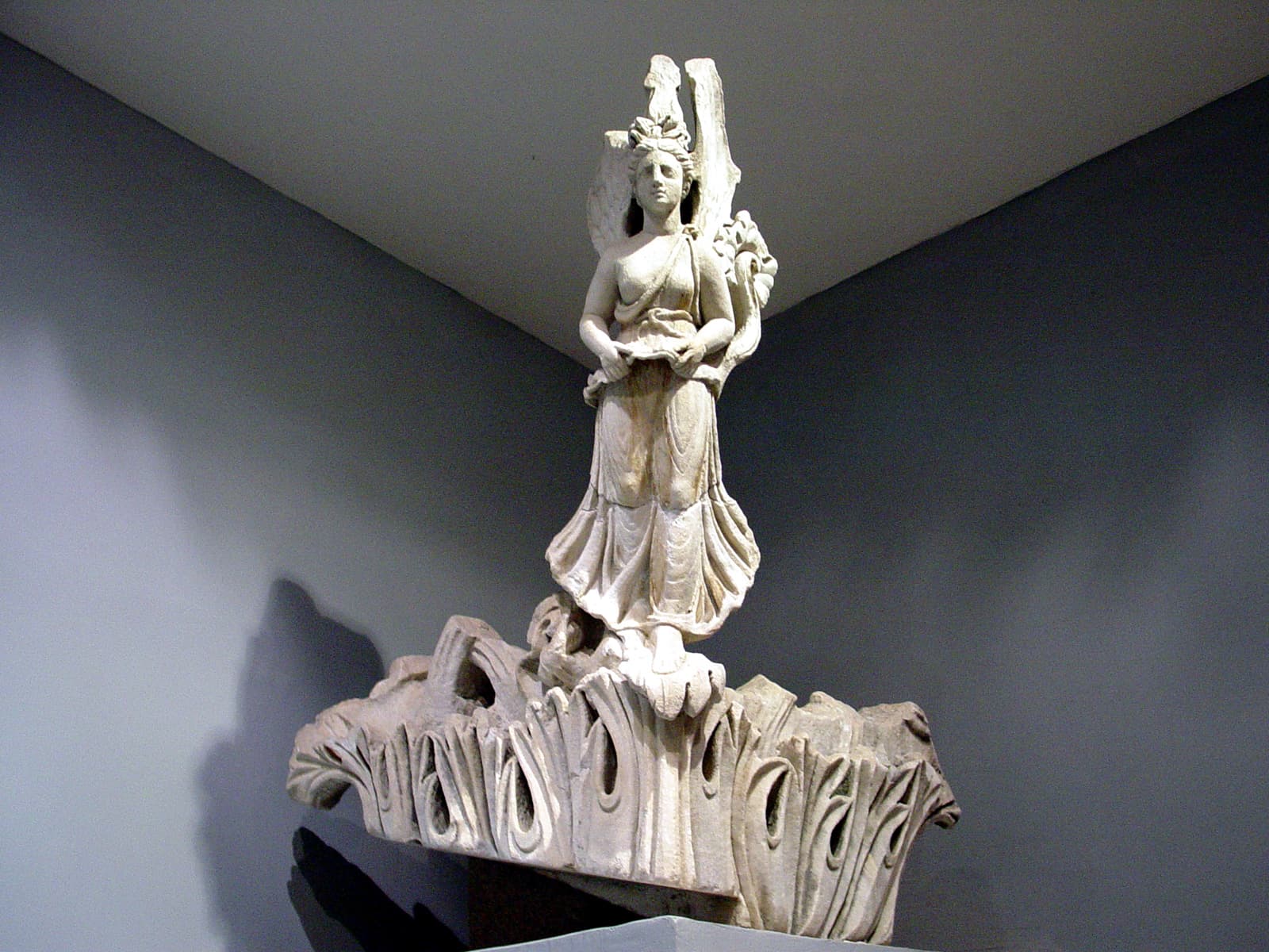 Acroterium/Acroterion