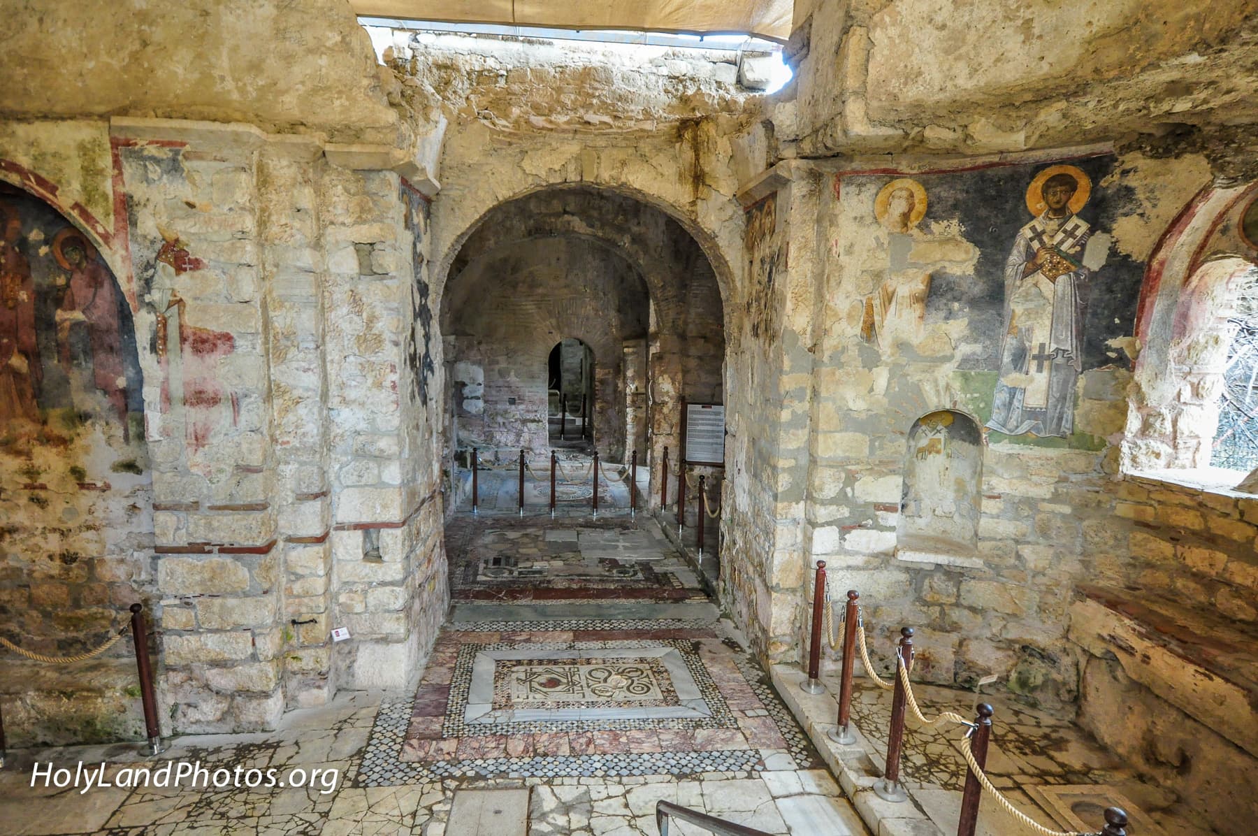 Side Aisle