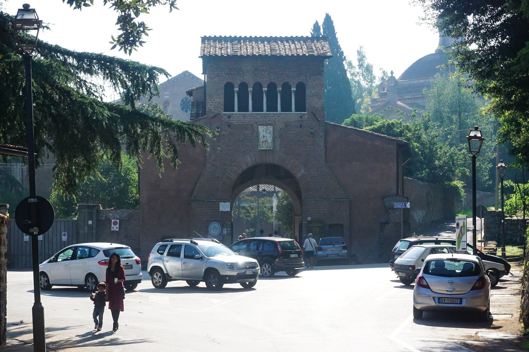 Gate