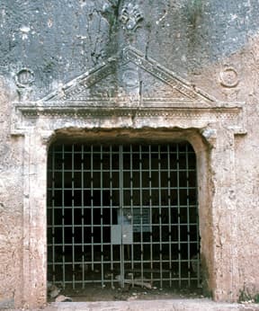 Tomb of Grapes